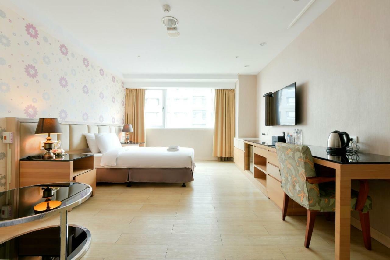 Hotel Champs Elysees Taichung Eksteriør billede